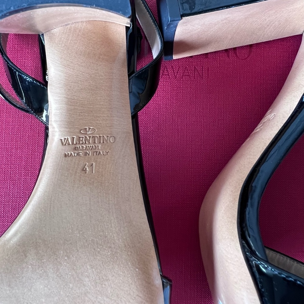 Valentino Garavani V-Rivet block heels. - Picture 10 of 10